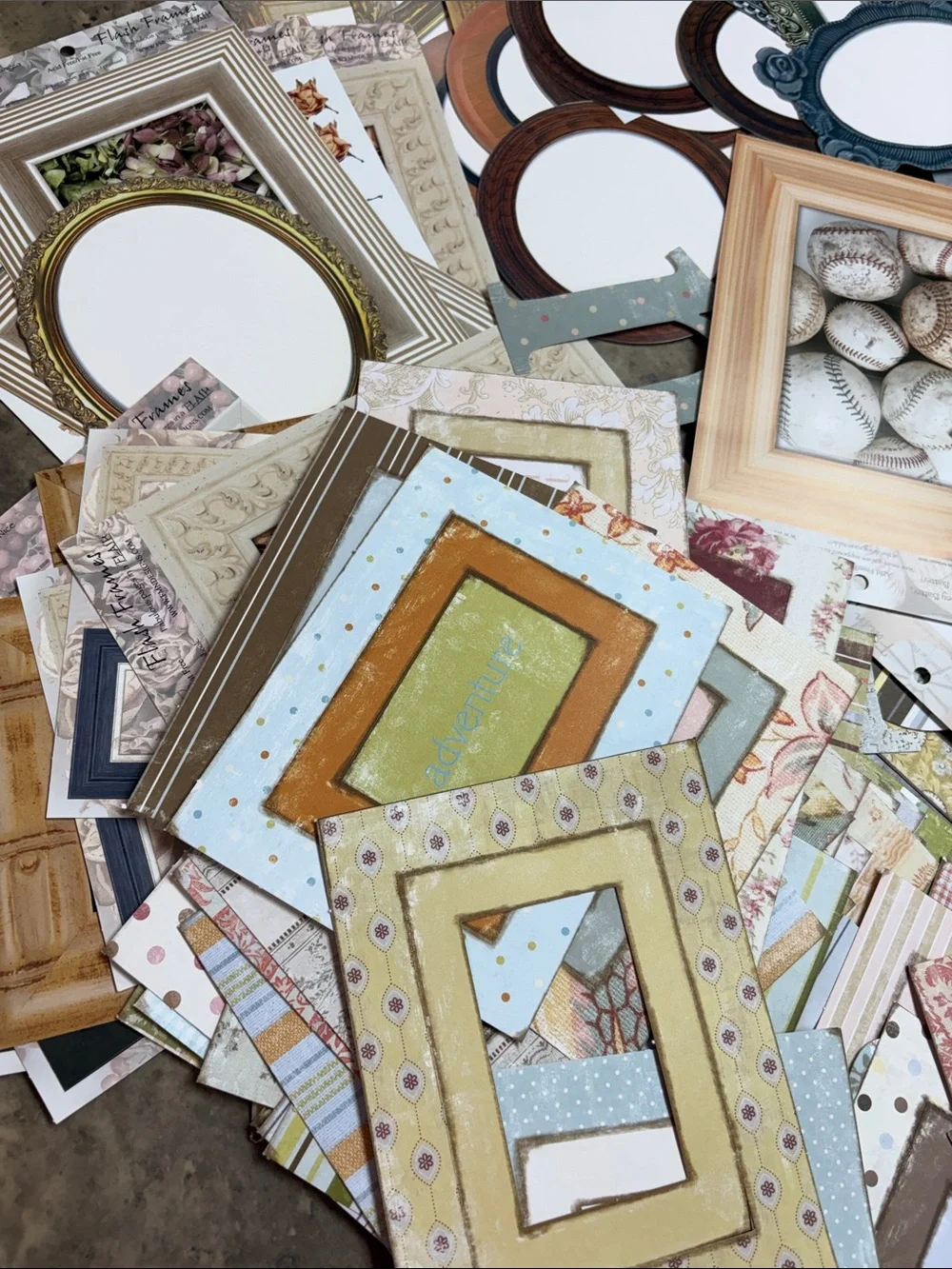 Scrapbooking Mixed Decorative Paper Frames - lot 53